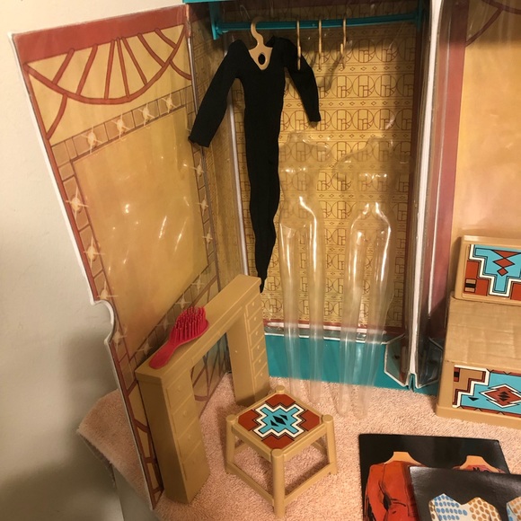 Vintage 1976 Mego Cher’s Dressing Room Playset 100% Complete With Box - Picture 2 of 16